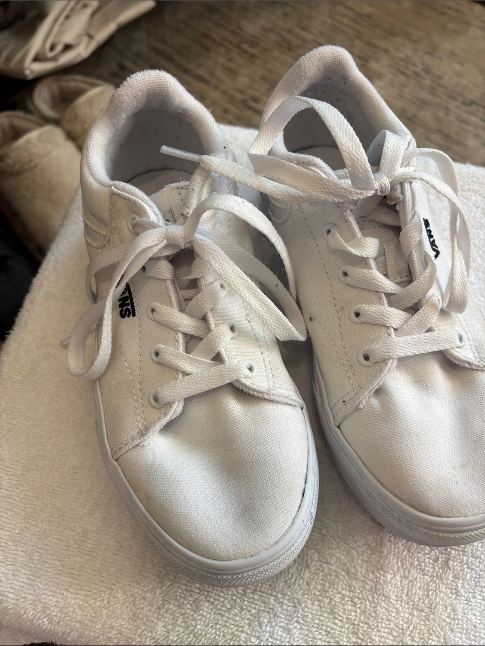 NOT AVAILABLE Vans White Low-Top Canvas Sneakers